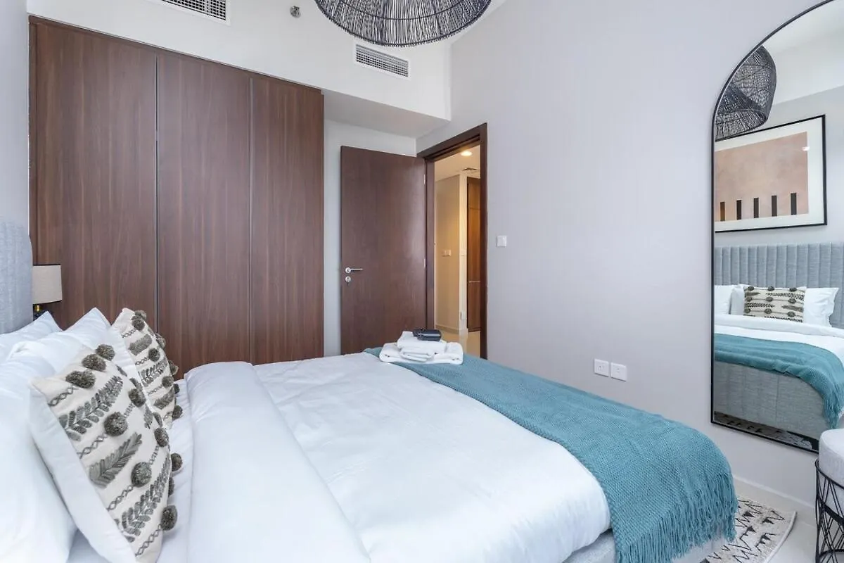 Awesome 1-Bedroom Apartment With Burj Views At Vera Tower In Business Bay Dubai