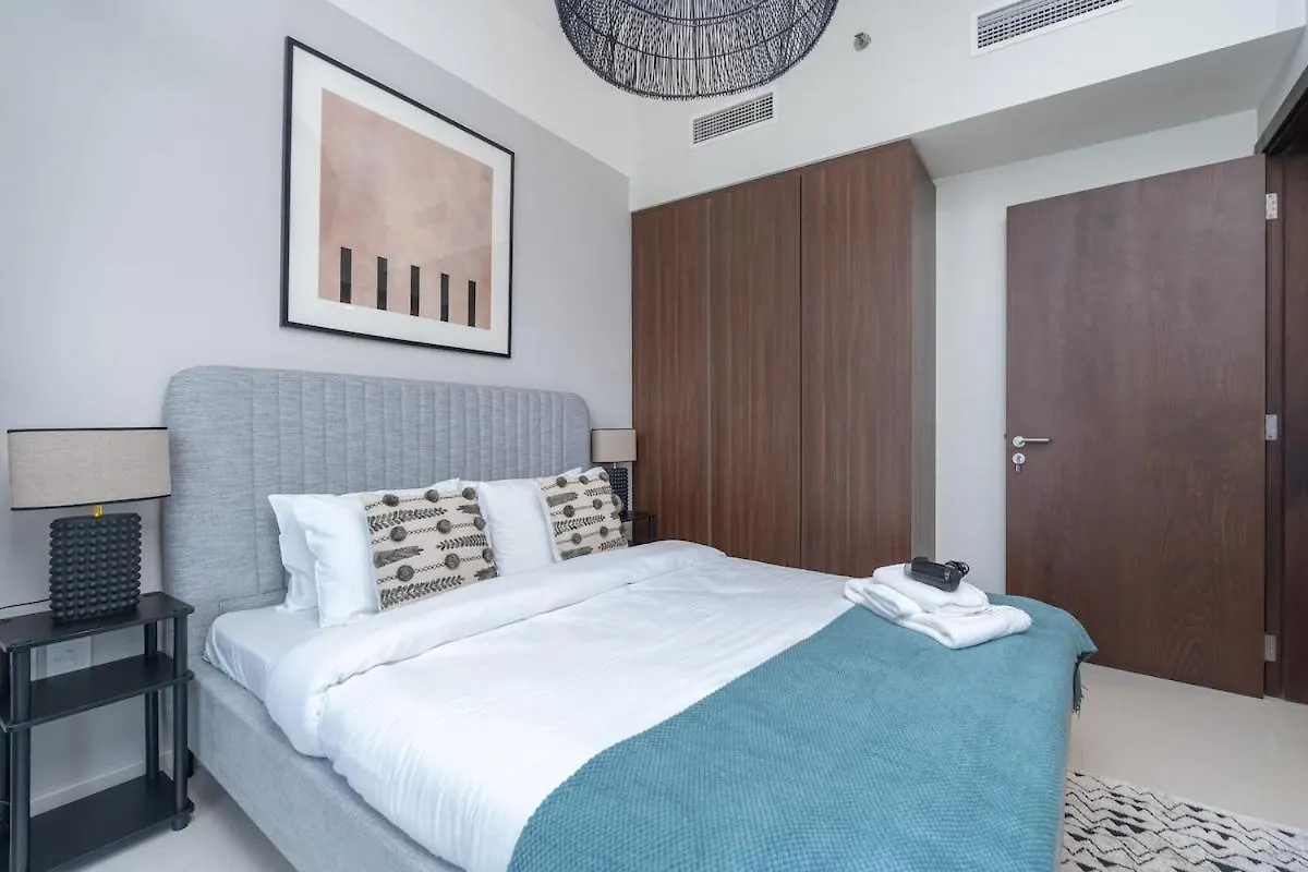 Awesome 1-Bedroom Apartment With Burj Views At Vera Tower In Business Bay Dubai