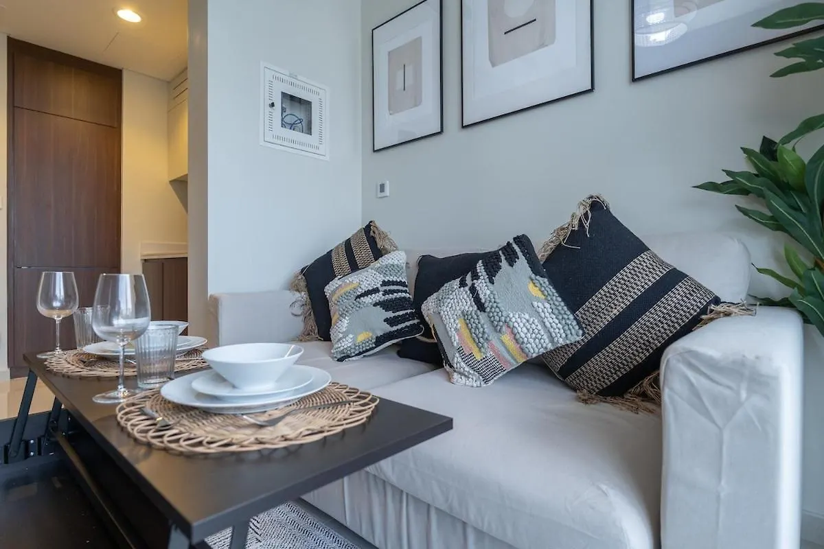 Awesome 1-Bedroom Apartment With Burj Views At Vera Tower In Business Bay Dubai