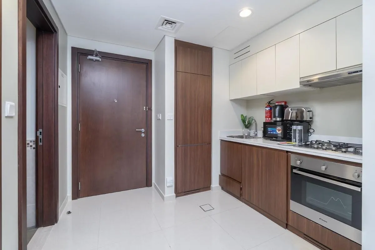 Awesome 1-Bedroom Apartment With Burj Views At Vera Tower In Business Bay Dubai