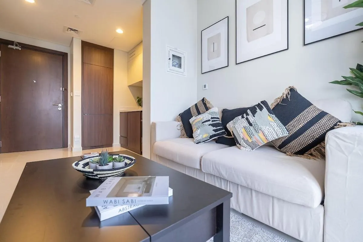 Awesome 1-Bedroom Apartment With Burj Views At Vera Tower In Business Bay Dubaï