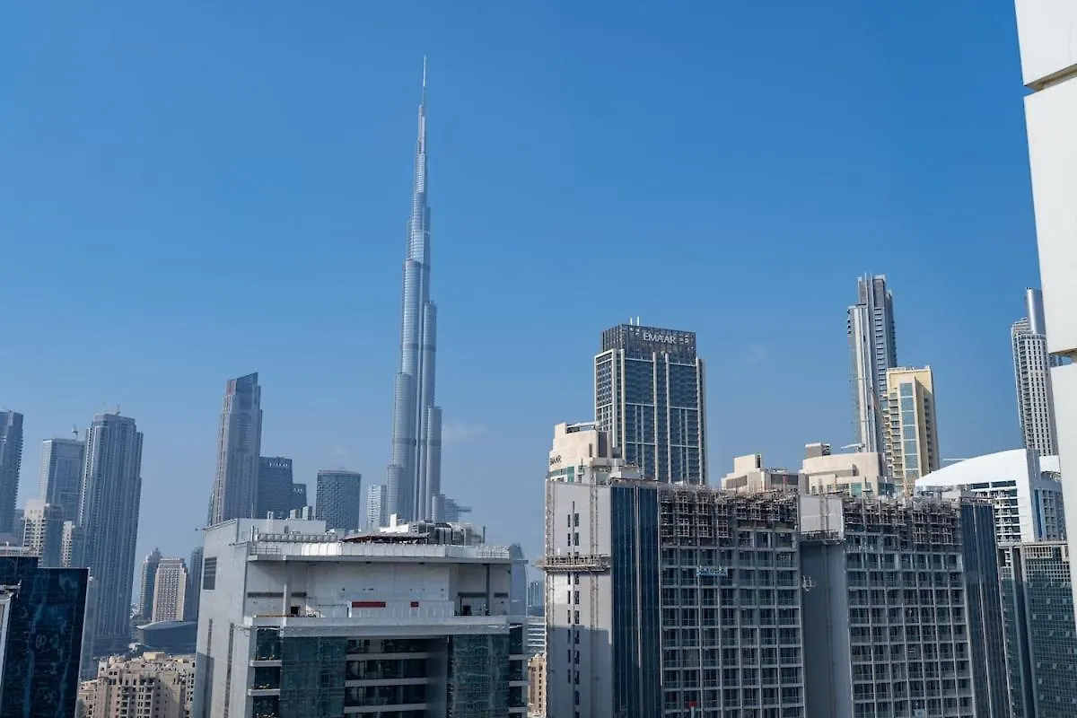 Awesome 1-Bedroom Apartment With Burj Views At Vera Tower In Business Bay Dubaï